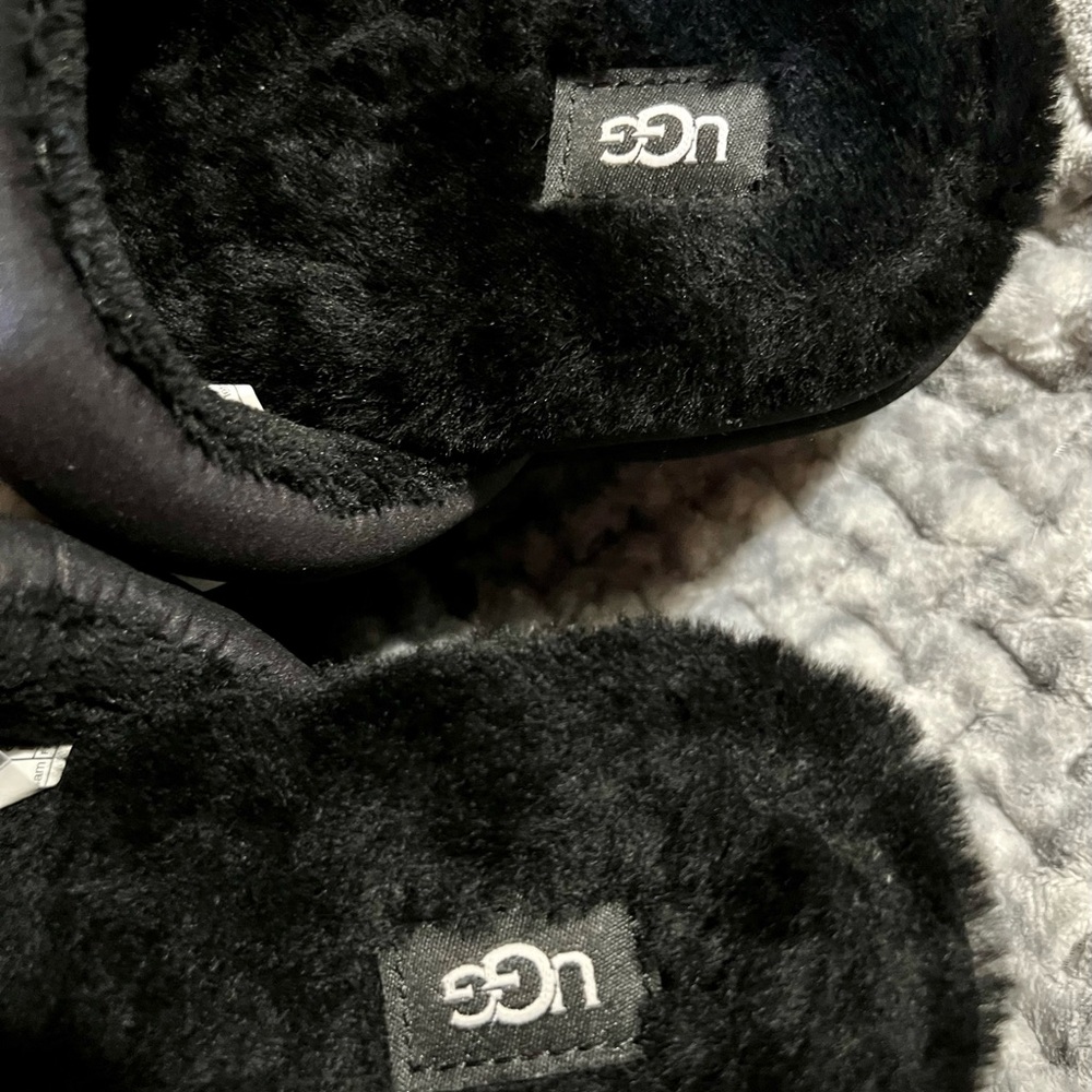 UGG Black and White Puffer Slides Size Woman’s 7. - Picture 7 of 10